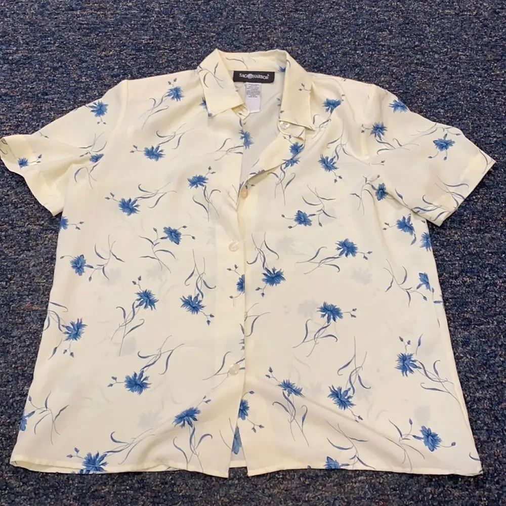 Sag Harbor Sheer Floral Button Down top sz. S